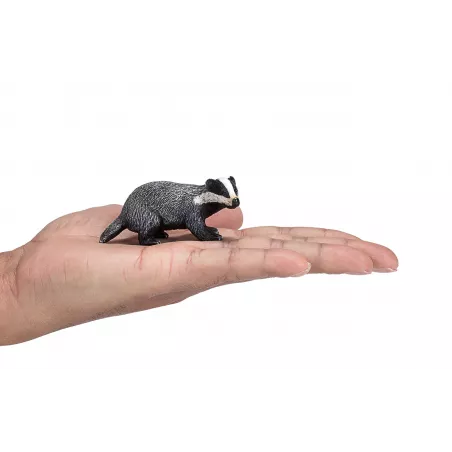 Figura de juguete de tejón realista pintada a mano de la colección Mojo.