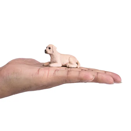 Figura realista de cachorro labrador de juguete para coleccionistas y niños.