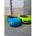 Coche de juguete BMW 645i en miniatura fabricado en metal y plástico con detalles realistas.