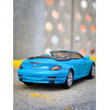 Coche de juguete BMW 645i en miniatura fabricado en metal y plástico con detalles realistas.