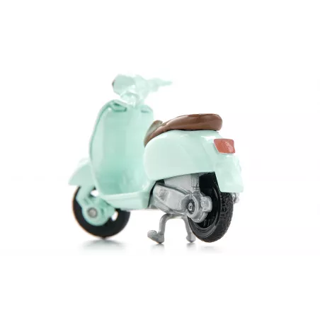 Miniatura de moto Vespa 125 GTS Súper de Siku en color verde menta con manillar móvil