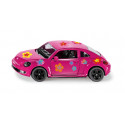 Coche de juguete VW Escarabajo rosa con pegatinas de flores de colores y puertas que se abren.