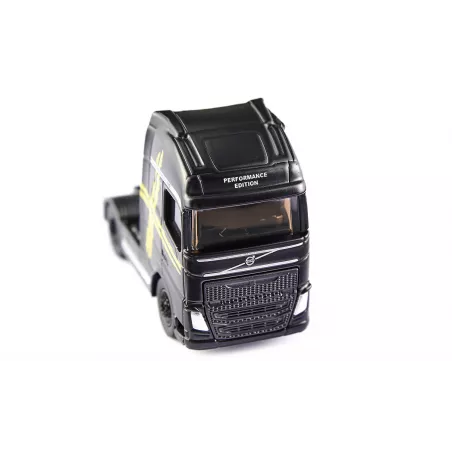 Camión de juguete Volvo FH16 en miniatura fabricado con piezas de metal y plástico resistente