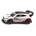 Miniatura metálica del coche eléctrico Ford Mustang Mach-E 1400 de Siku con detalles de competición.