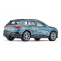 Coche de juguete Audi Q4 e-tron de SIKU, SUV eléctrico en miniatura con llantas de goma y enganche de remolque.