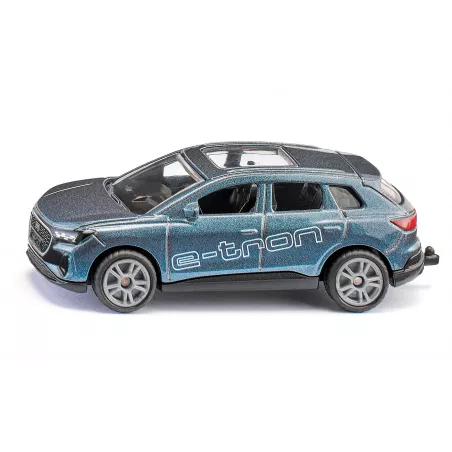 Coche de juguete Audi Q4 e-tron de SIKU, SUV eléctrico en miniatura con llantas de goma y enganche de remolque.