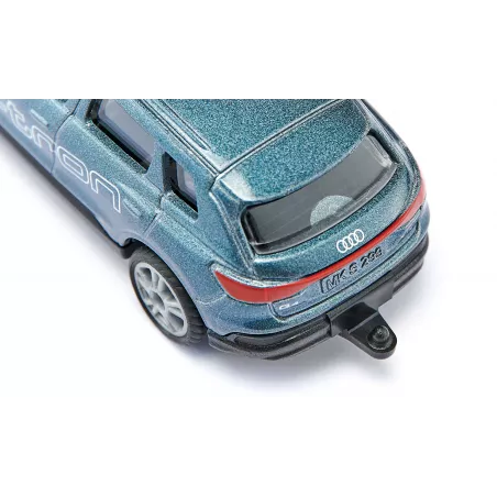 Coche de juguete Audi Q4 e-tron de SIKU, SUV eléctrico en miniatura con llantas de goma y enganche de remolque.