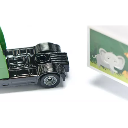 Camión semirremolque de juguete Siku a escala 1:87 fabricado en metal con neumáticos de goma.