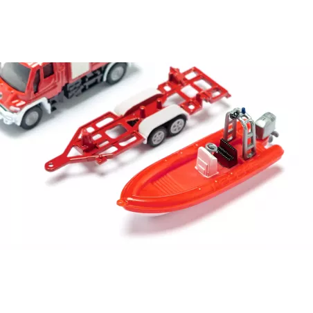 Camión de bomberos Unimog de juguete con remolque y barco flotante de metal y plástico.