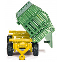 Tractor John Deere con remolque