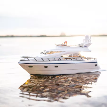 Camión de juguete con remolque de yate a escala 1:87 en miniatura de metal