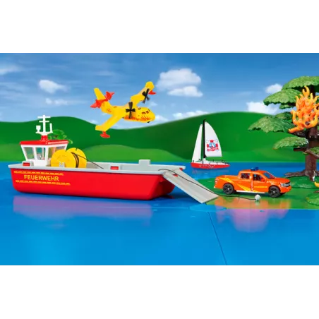 Barco de bomberos de juguete Siku escala 1:50 con camioneta Ford F150 de rescate.