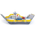 Ferry de juguete Siku a escala 1:50 con rampas móviles y coches de juguete cargados.