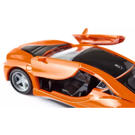 Miniatura de juguete BMW i8 LCI a escala 1:50 en metal y plástico con puertas que se abren y neumáticos cambiables.