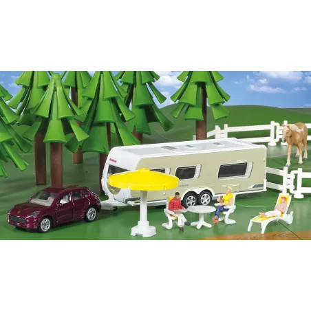 Coche Porsche Macan Turbo de juguete con caravana Dethleffs Siku en miniatura.