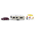Coche Porsche Macan Turbo de juguete con caravana Dethleffs Siku en miniatura.