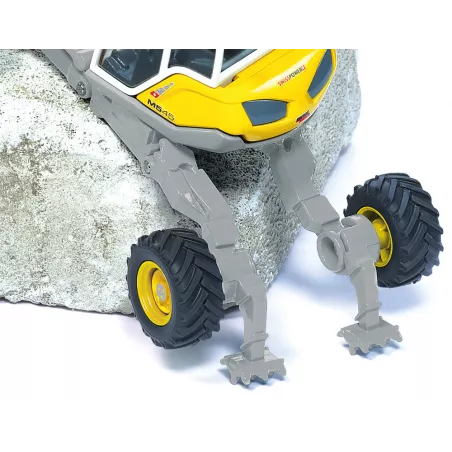 Excavadora Menzi Muck a escala 1:50, miniatura detallada de metal y plástico.