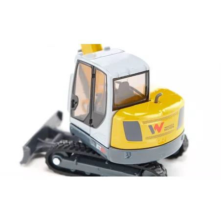 Excavadora de orugas de juguete Wacker Neuson ET65 a escala 1:50 con brazo móvil y pala funcional.