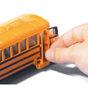 Autobús escolar estadounidense de juguete marca Siku a escala 1:55 de metal y plástico con puertas practicables.