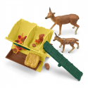 Pesebre de juguete Schleich con figuras de ciervos, ardilla y accesorios de comida para animales del bosque.