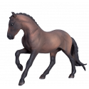 Figura realista de caballo Hannoveriano marrón para coleccionistas y amantes de la equitación.