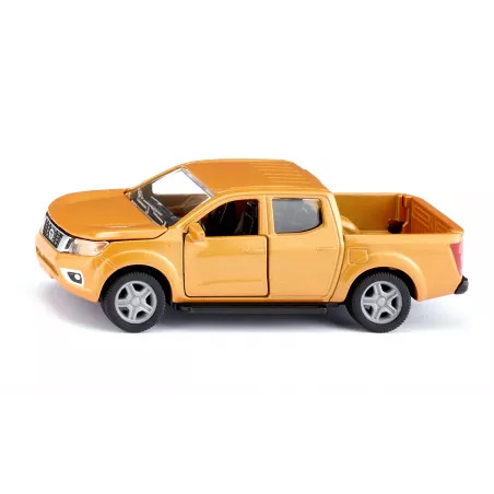 Miniatura de metal Nissan Navara Siku escala 1:50 color naranja metalizado con puertas practicables.
