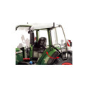 Réplica a escala 1:32 del tractor Fendt 728 Vario con detalles de ingeniería para coleccionistas.