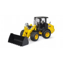 Cargadora de ruedas articulada compacta Cat de juguete Bruder a escala 1:16 con pala frontal.