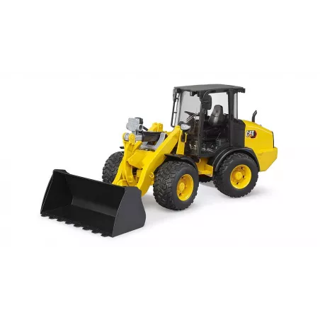 Cargadora de ruedas articulada compacta Cat de juguete Bruder a escala 1:16 con pala frontal.