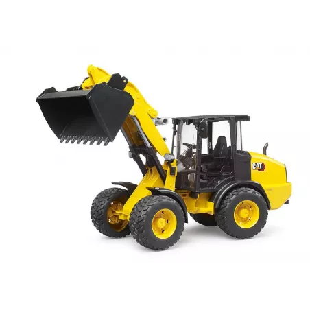 Cargadora de ruedas articulada compacta Cat de juguete Bruder a escala 1:16 con pala frontal.