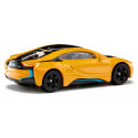 Modelo a escala Siku del deportivo BMW i8 en color amarillo dorado, fabricado en metal y plástico.