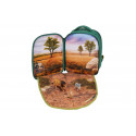 Mochila Selva 3D con figuras de juguete de león, cebra, suricato y folleto de coleccionista.