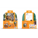 Mochila Selva 3D con figuras de juguete de león, cebra, suricato y folleto de coleccionista.