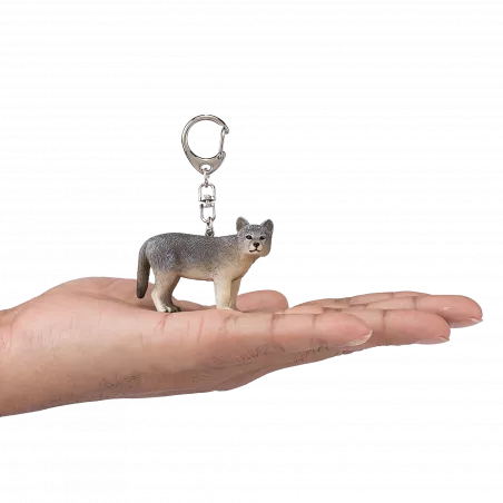 Llavero con diseño de lobo detallado y resistente para organizar llaves con estilo.