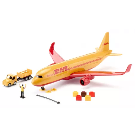 Avión de carga amarillo de DHL de juguete marca Siku con accesorios de logística en miniatura.