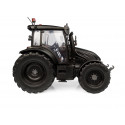 Tractor Valtra G135 Unlimited a escala 1:32 en acabado negro mate de alta calidad para coleccionistas.