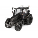 Tractor Valtra G135 Unlimited a escala 1:32 en acabado negro mate de alta calidad para coleccionistas.