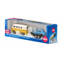 Furgoneta VW T1 clásica con remolque transportando un coche VW Beetle a escala 1:50.