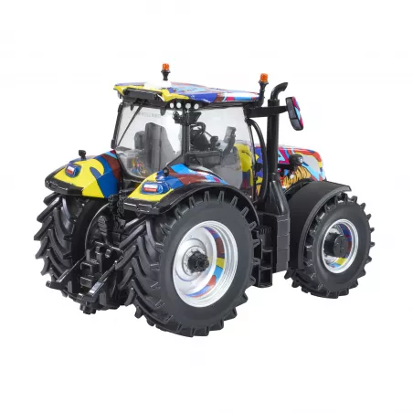 Réplica a escala 1:32 del tractor New Holland T7.300 Edición Limitada 60 Aniversario de Britains para coleccionistas.