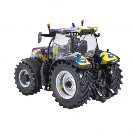 Réplica a escala 1:32 del tractor New Holland T7.300 Edición Limitada 60 Aniversario de Britains para coleccionistas.