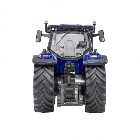 Miniatura a escala 1:32 del tractor New Holland T7.300 LWB Blue Power en color azul metálico para coleccionistas.