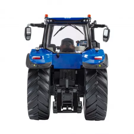 Réplica a escala 1:32 del tractor New Holland T8.435 de Britains para coleccionistas agrícolas.