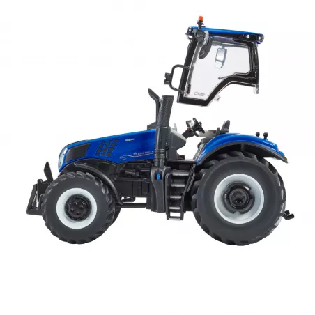Réplica a escala 1:32 del tractor New Holland T8.435 de Britains para coleccionistas agrícolas.