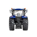 Tractor a escala 1:32 New Holland T6.180 Blue Power de Britains con acabado metalizado para coleccionistas.