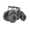 Réplica a escala 1:32 del tractor Valtra Q 305 de Britains para coleccionistas.