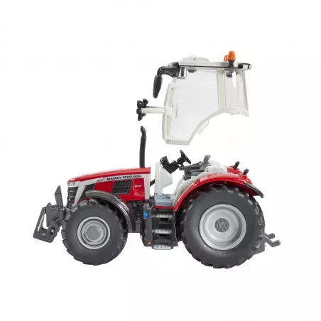Réplica a escala 1:32 del tractor Massey Ferguson 6S.180 de Britains en metal y plástico.