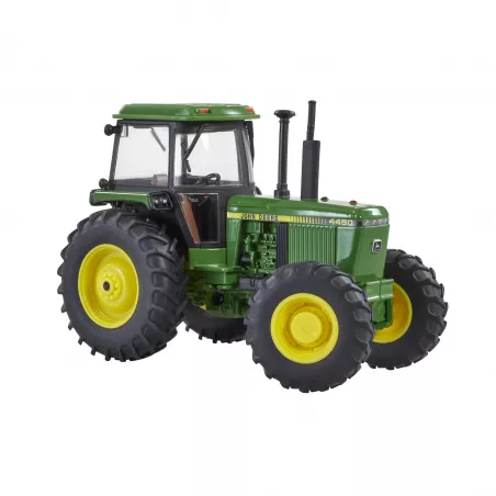 Tractor John Deere 4450 a escala 1:32 de Britains, réplica detallada para coleccionistas.