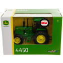 Tractor John Deere 4450 a escala 1:32 de Britains, réplica detallada para coleccionistas.