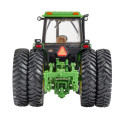 Tractor en miniatura John Deere 4960 a escala 1:32 con ruedas traseras dobles de Britains.