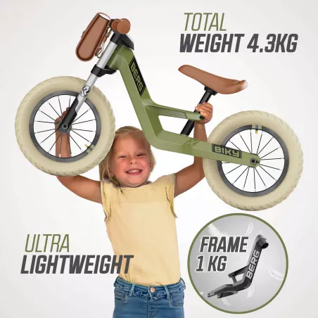 Bicicleta sin pedales BERG Biky Retro Verde de diseño vintage y estructura ligera para niños.